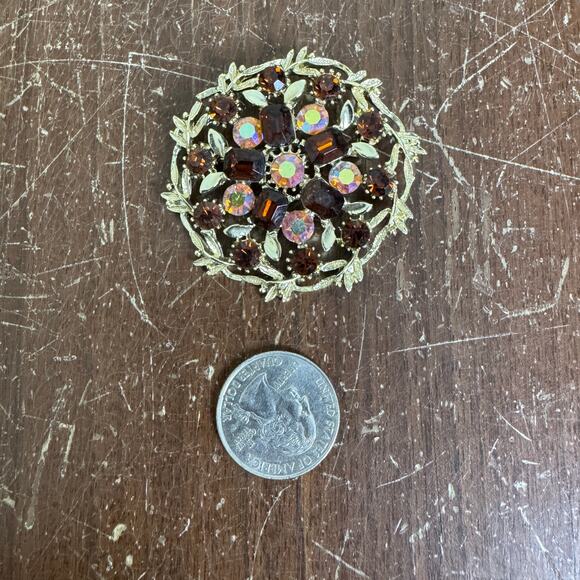 VINTAGE Gold Tone Brown Tan AB Rhinestone Cluster Brooch Pin - Picture 2 of 3